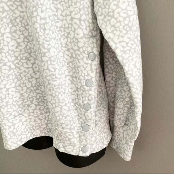 Ambercrombie and Fitch NWOT Soft Collection Turtle neck. Size Medium. - Picture 3 of 5